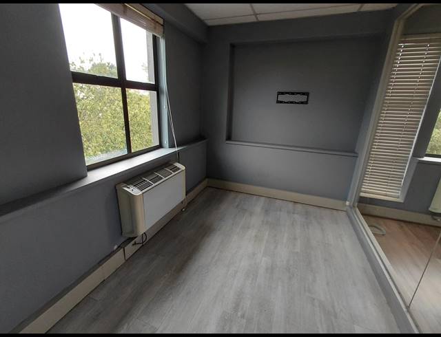 230M² OFFICE TO LET IN EPSOM DOWNS
